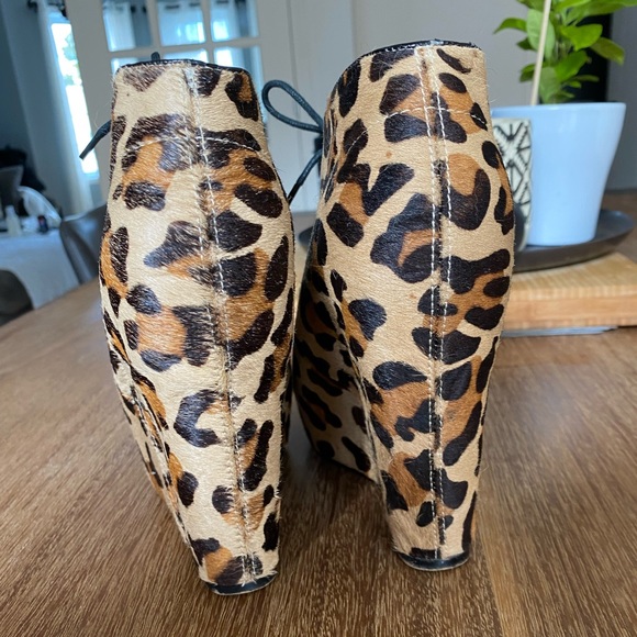 STEVE MADDEN | Leopard Annnie-L bootie - Picture 4 of 7